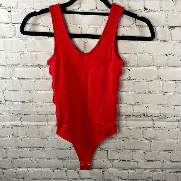 👚✨ Express Red Bodysuit - XXS - Never Worn - Perfect Condition - Picture 1 of 4